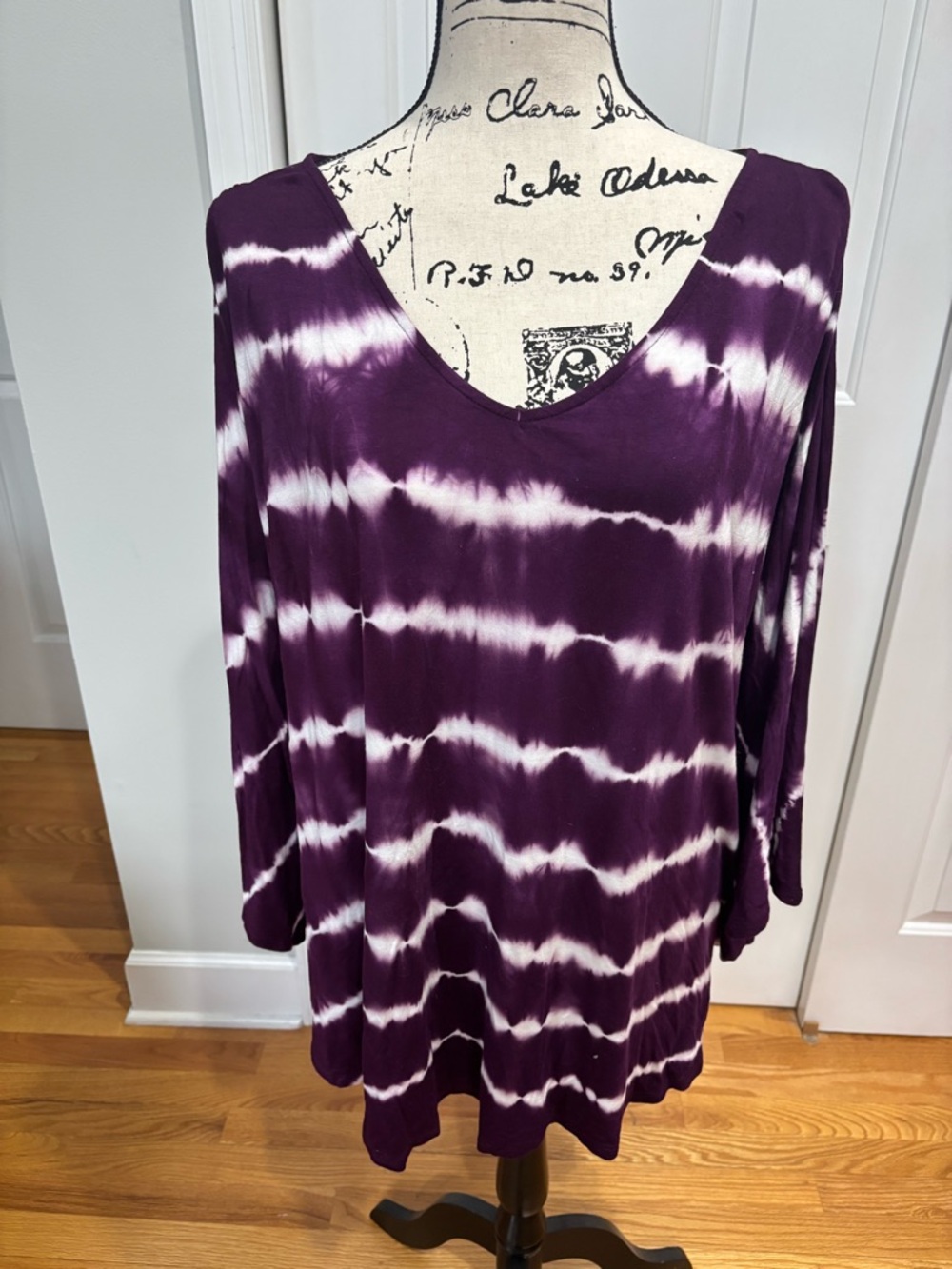 Lane Bryant Purple and White Tie-Dye V-Neck Top 26/28 - EUC